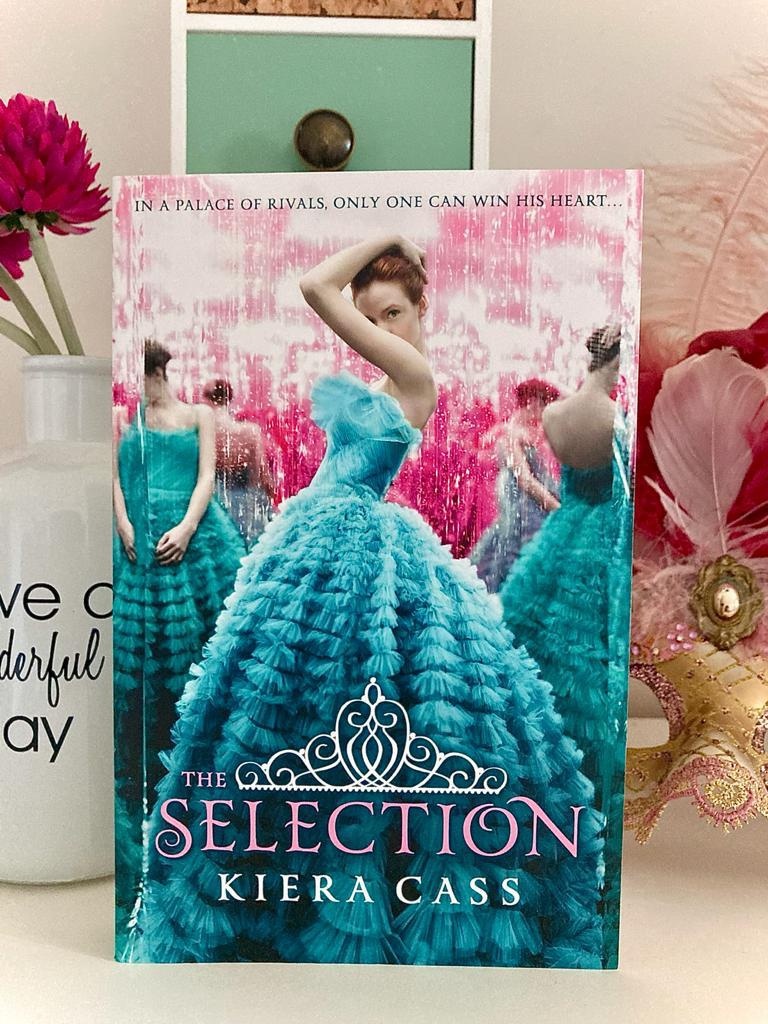 The Selection : 1 by Kiera Cass The Selection : 1 by Kiera Cass